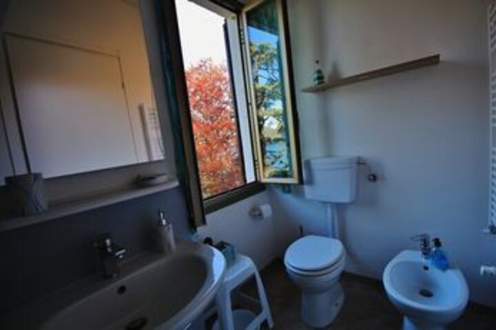 Room 4 of 74