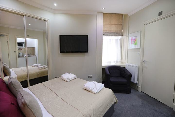 Room 14 of 32