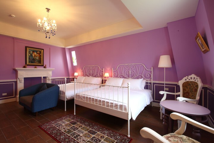 Room 10 of 46