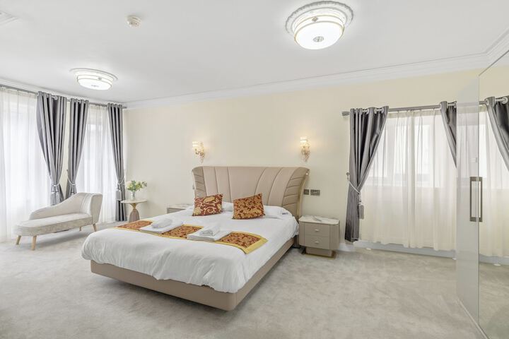 Room 44 of 90