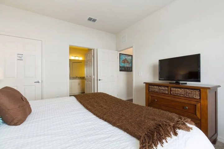 Room 4 of 19