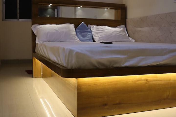 Room 2 of 8