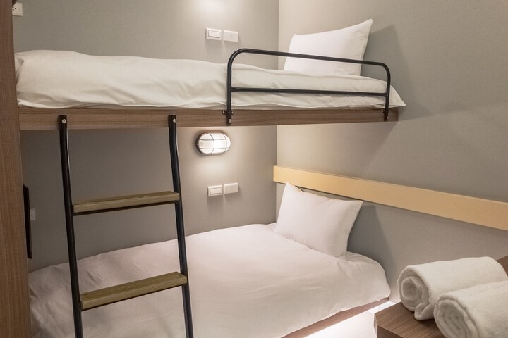 Room 4 of 42
