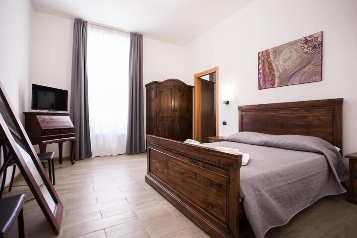Room 9 of 25