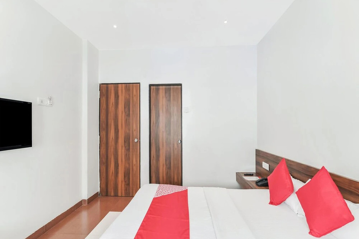 Room 5 of 10