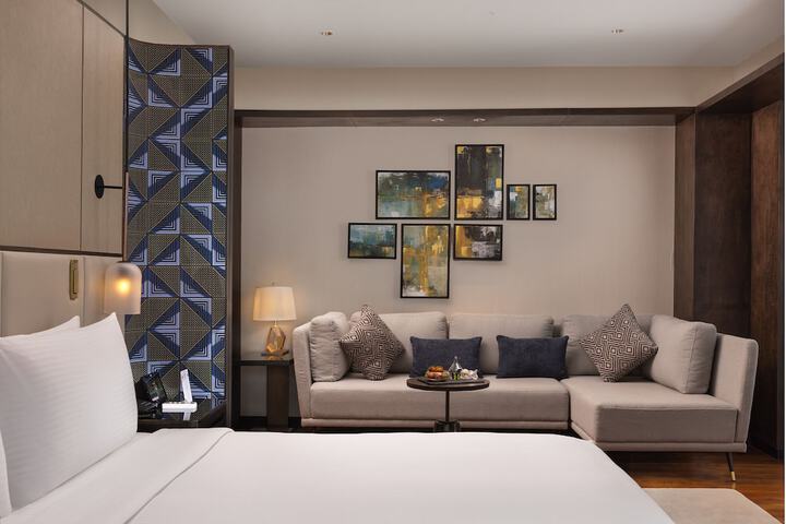 Room 10 of 90