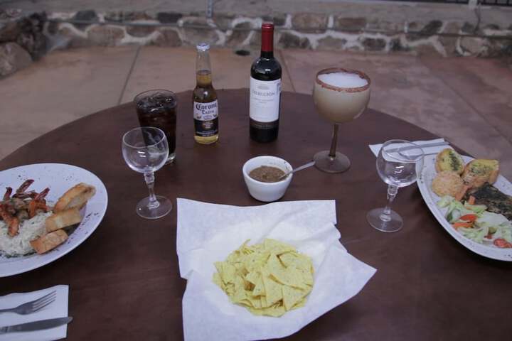 Dining 8 of 15