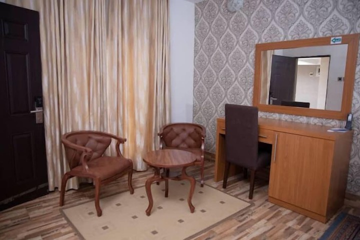 Room 9 of 65