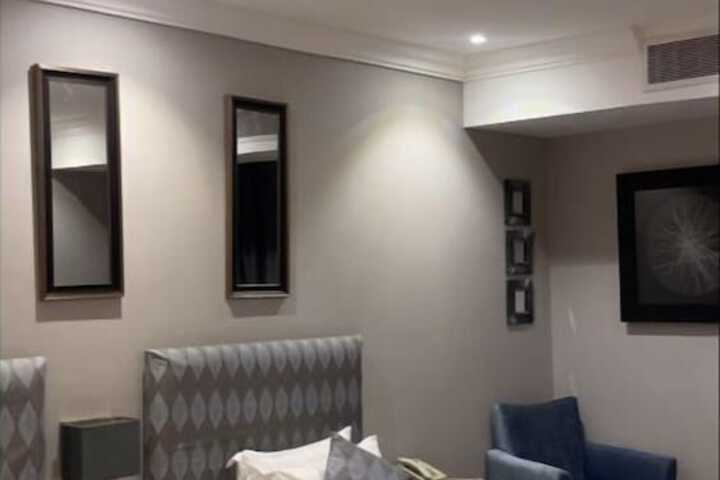 Room 6 of 14