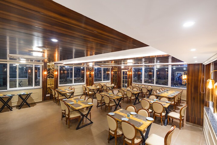 Dining 11 of 24