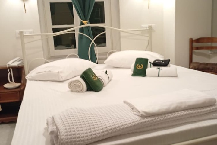 Room 28 of 77