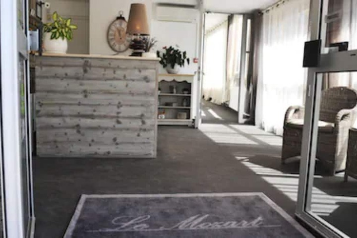 Entrance & Lobby