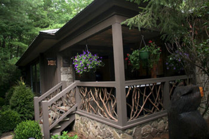 Exterior of Black Bear Lodge of Sapphire