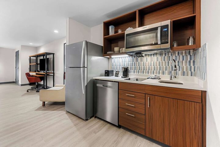 Suite 2 Queen Beds (12 of 14)