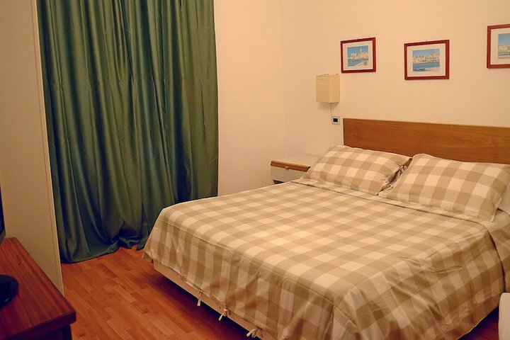 Room 11 of 63
