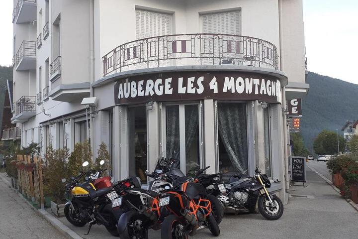 Exterior of Les 4 Montagnes