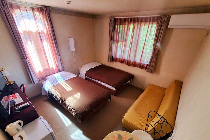 Room 35 of 69