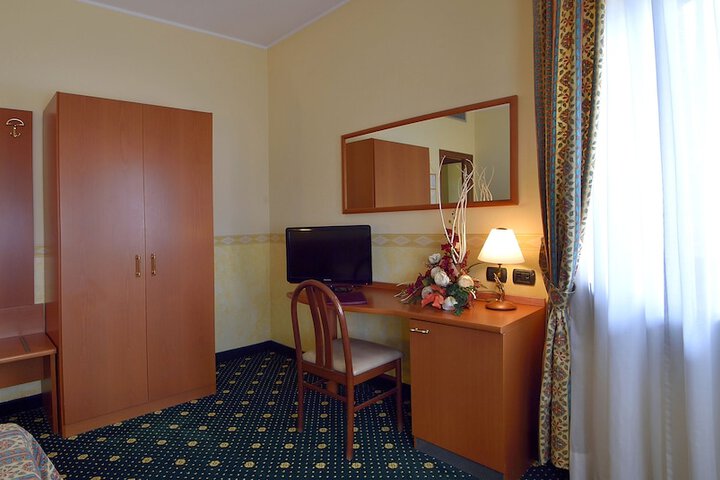 Room 5 of 21