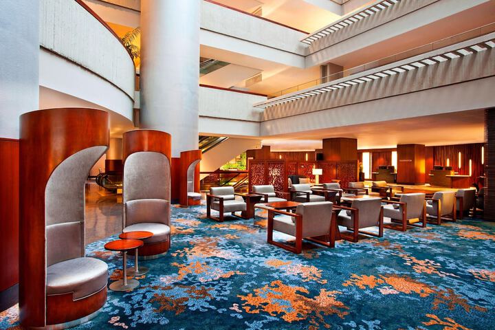 Lobby lounge