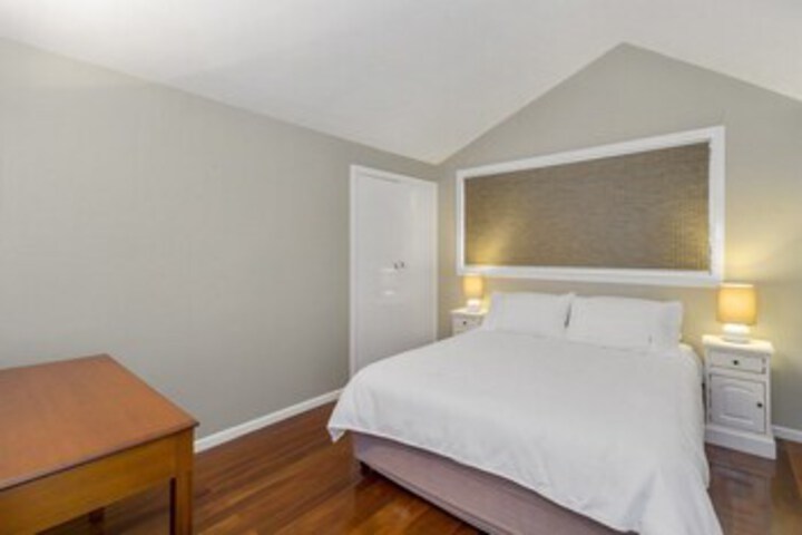 Room 13 of 18