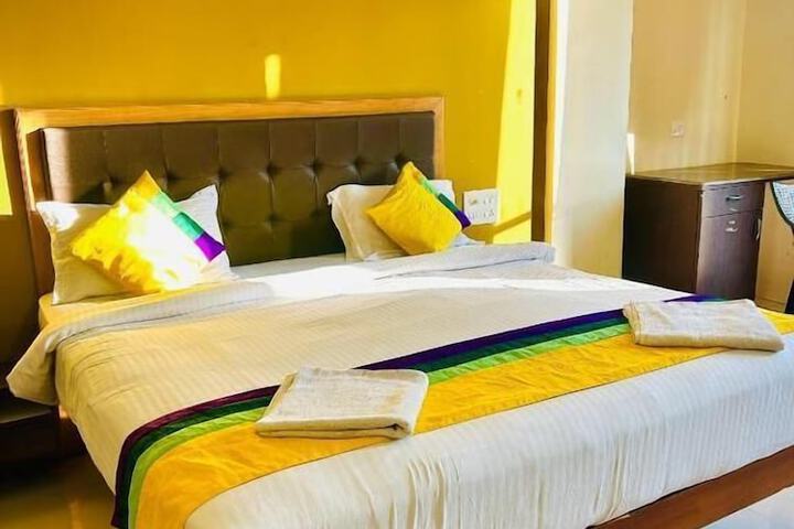 Morjim Pride Hotel with Swimming Pool near Morjim Beach