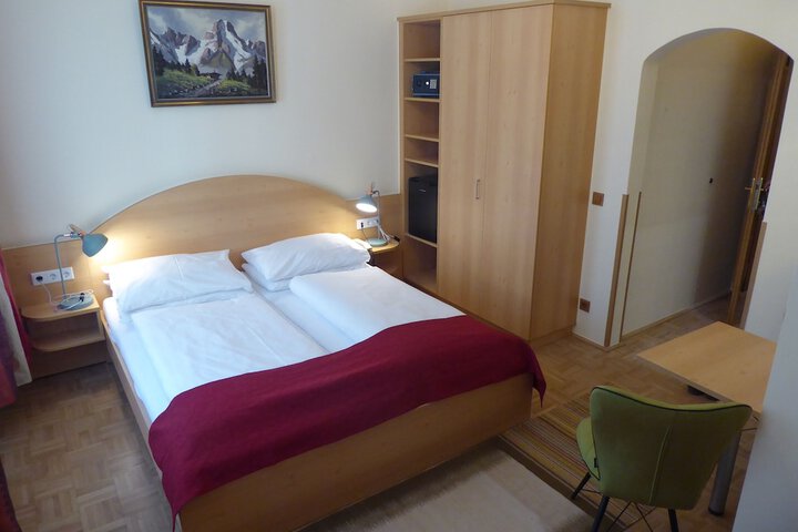 Room 16 of 56