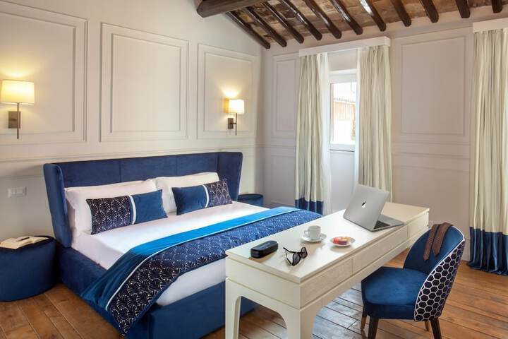Room 4 of 37