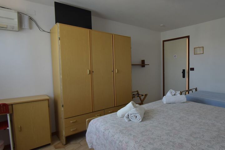 Room 14 of 43