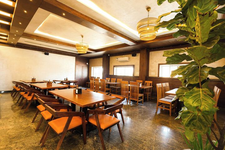 Dining 32 of 39
