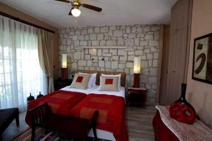 Room 12 of 35