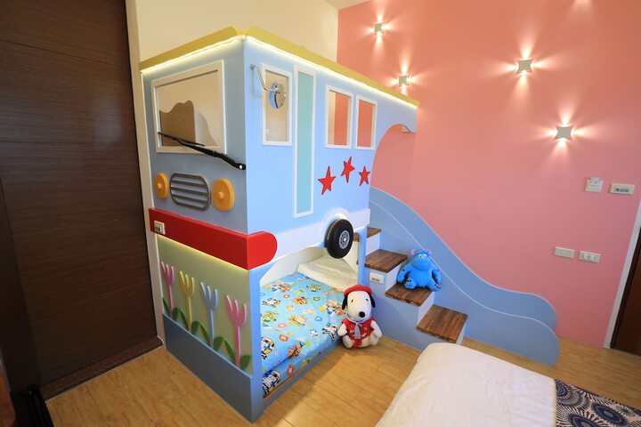 Room 27 of 79