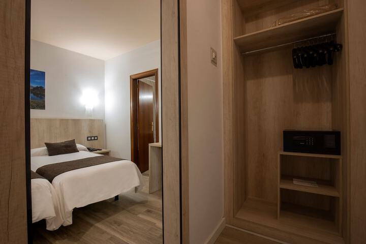 Room 8 of 48