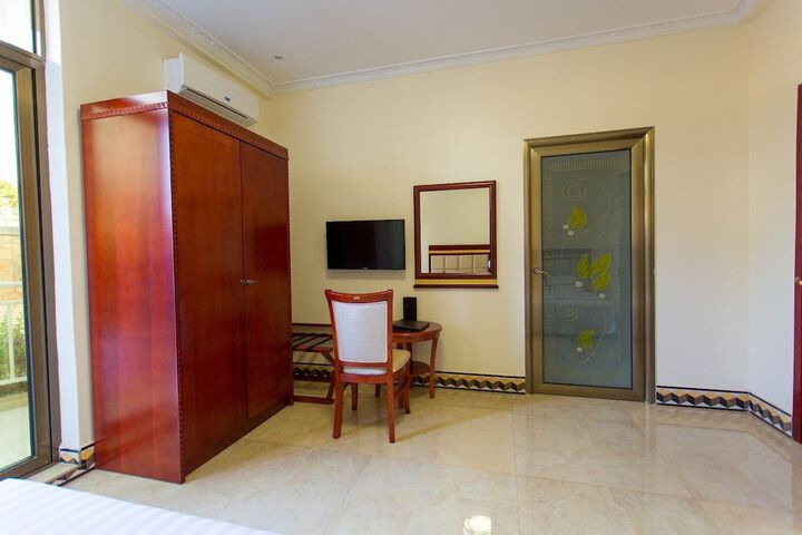 Room 9 of 41