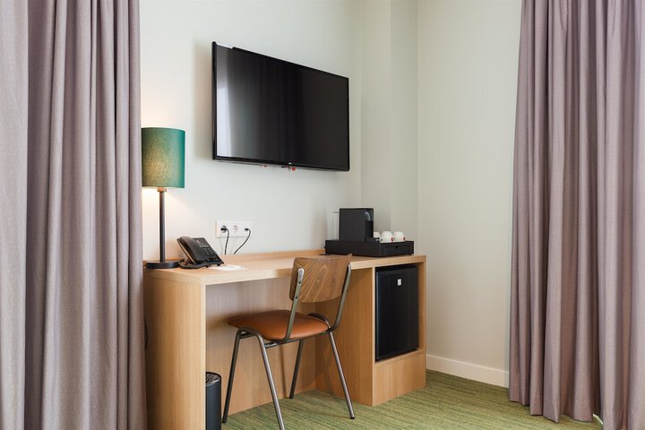 Room 16 of 44