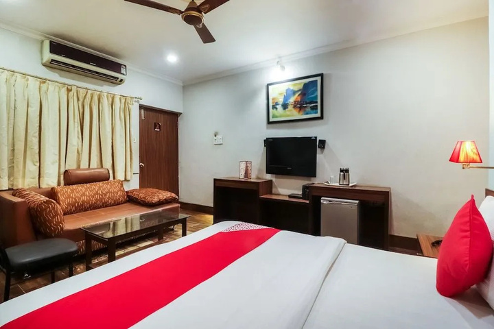 Room 4 of 13