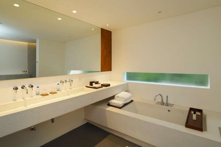 Room 20 of 38