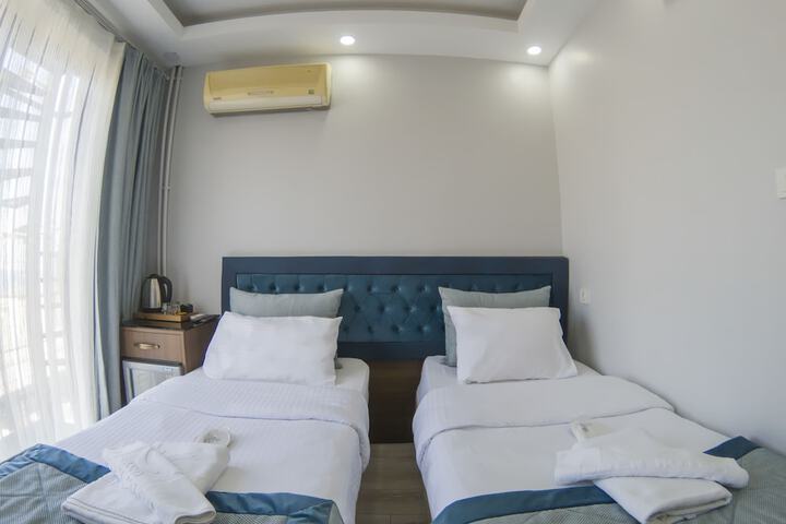 Room 13 of 98