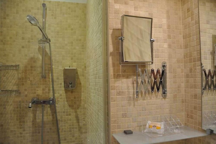 Room 5 of 25