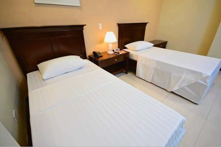 Room 10 of 42
