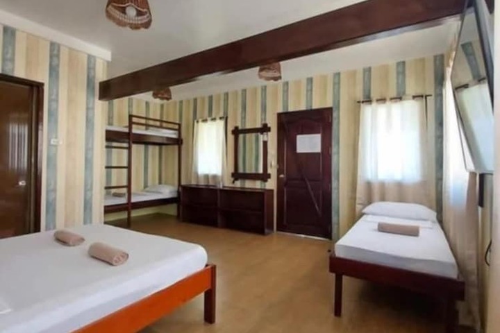 Room 6 of 28