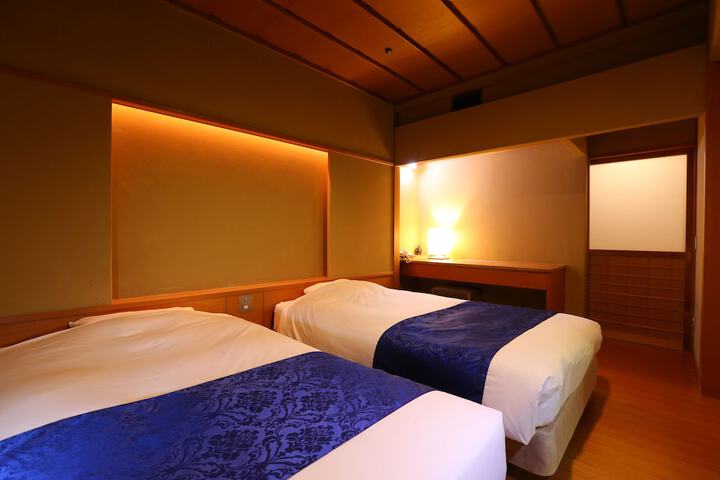 Room 18 of 214