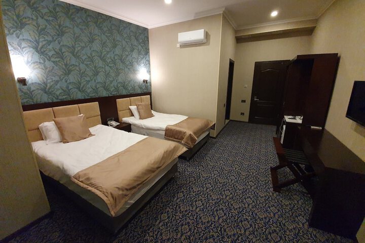 Room 8 of 96