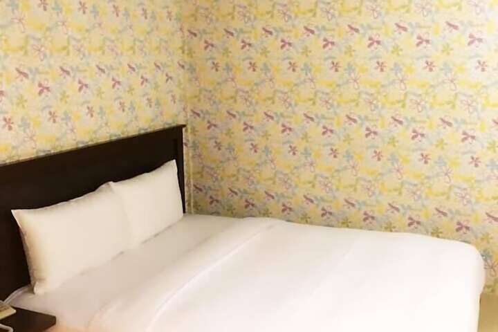 Room 18 of 32