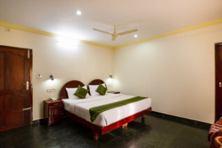 Room 27 of 43