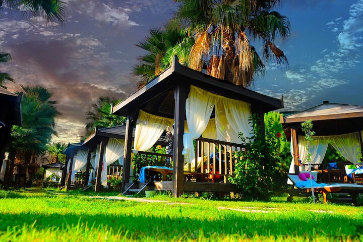Hotel Exterior 43 of 47