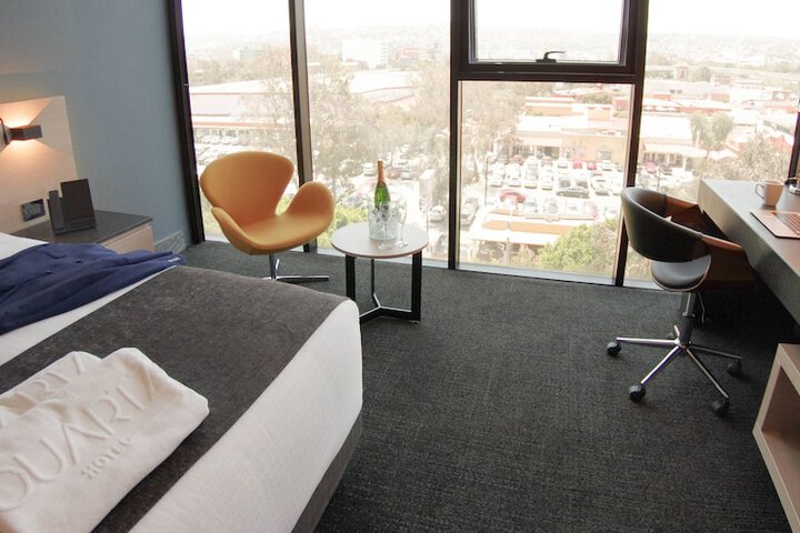Room 15 of 118