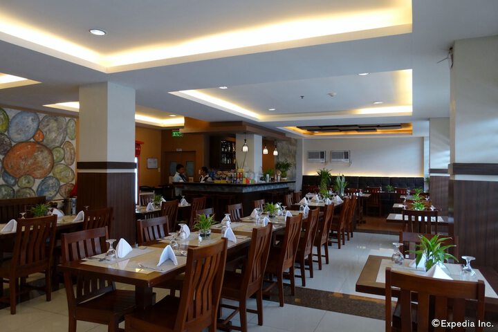 Dining 33 of 67