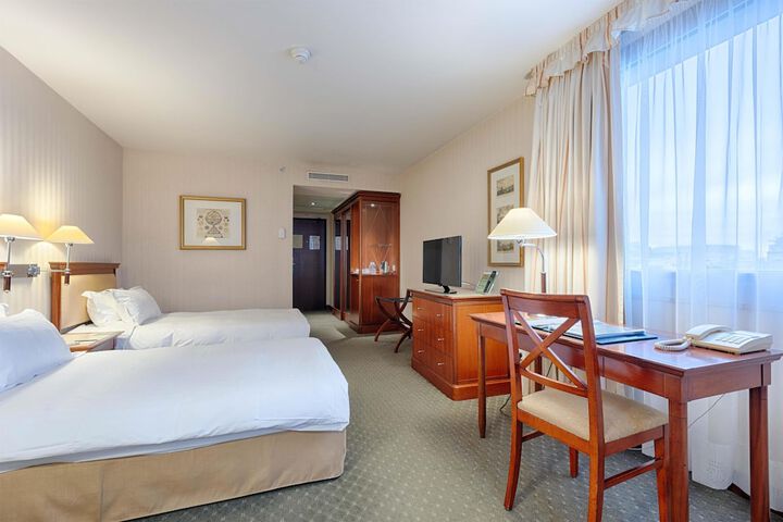 Room 30 of 82