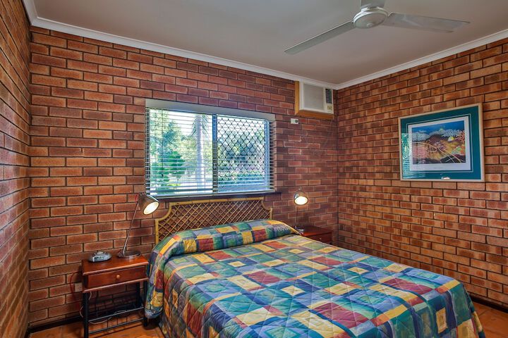 Room 5 of 38