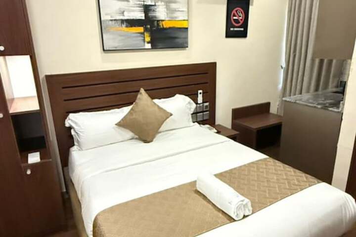 Moz One Executive Guest Rooms-Amorè